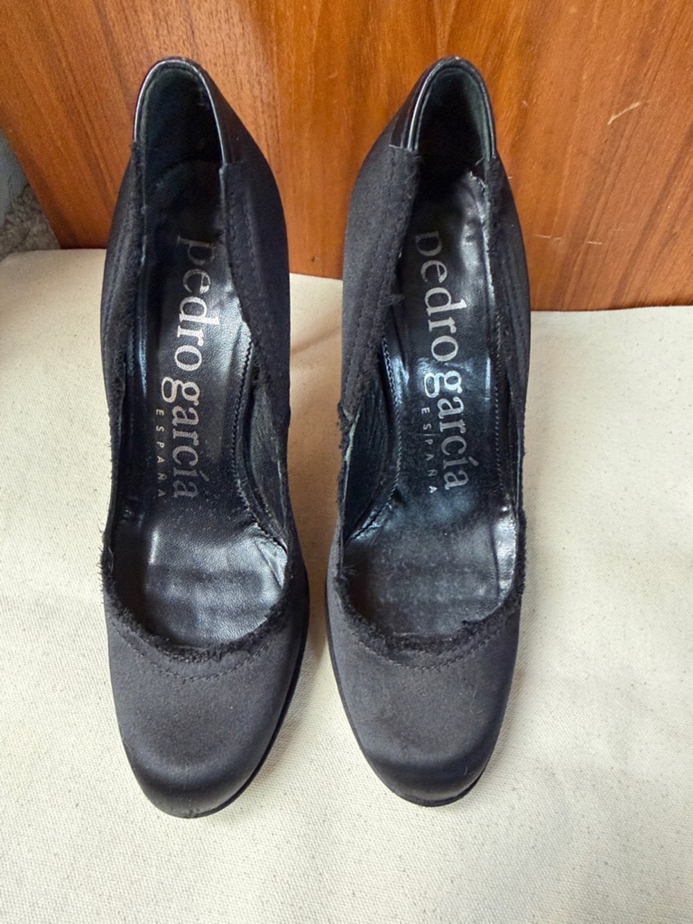Pedro Garcia Black Women's Classic Satin Round-Toe Pumps sz 37